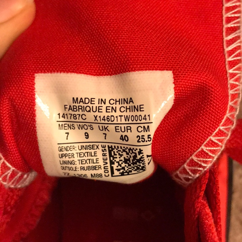 Red converse - Picture 6 of 7